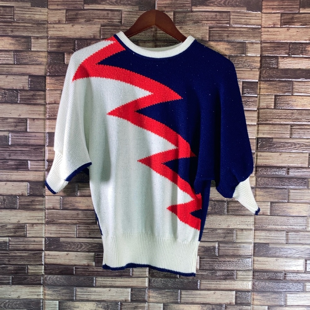Vintage 80’s Women’s Abstract Vivanti 3/4 Sleeve Sweater Blue white & Red